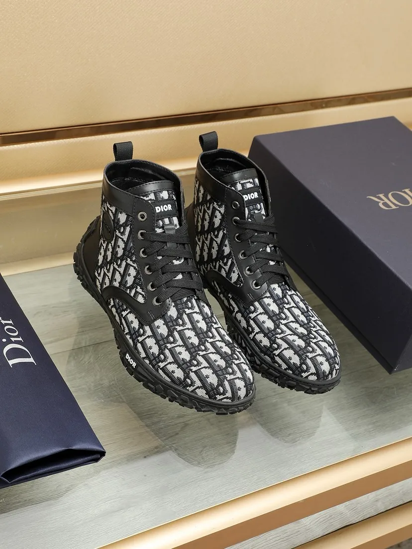 Factory P460 men's shoes💰【Dior】Dior✨ is online simultaneously👏 This casual sports shoe is a new product in the series and continues Di*r's classic style. The upper is made of original first-layer cowhide, paired with a textured outsole, and the brand's iconic details are on the side openings to enhance the style. Fashionable and versatile. Create a casual look. Size: 38-44 (45 customized)